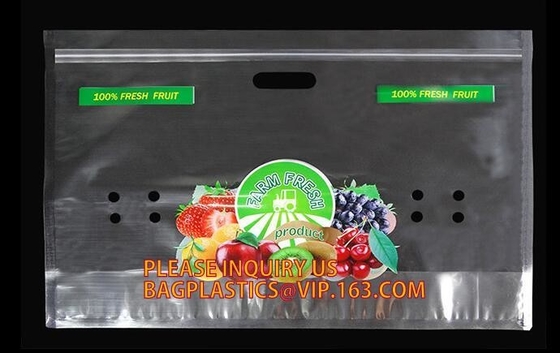 Los bolsos del embalaje de la fruta para las verduras del plátano de las uvas se colocan encima de bolsos plásticos de la comida, se levantan el bolso de la cremallera