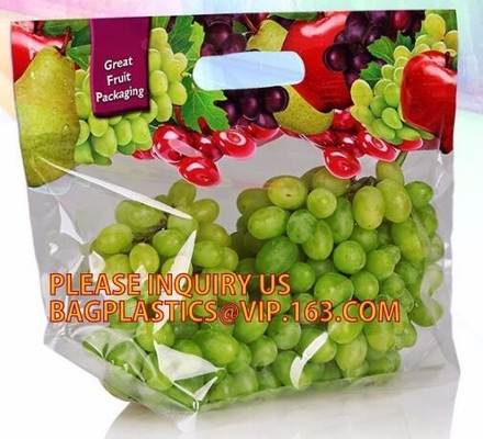 Los bolsos del embalaje de la fruta para las verduras del plátano de las uvas se colocan encima de bolsos plásticos de la comida, se levantan el bolso de la cremallera