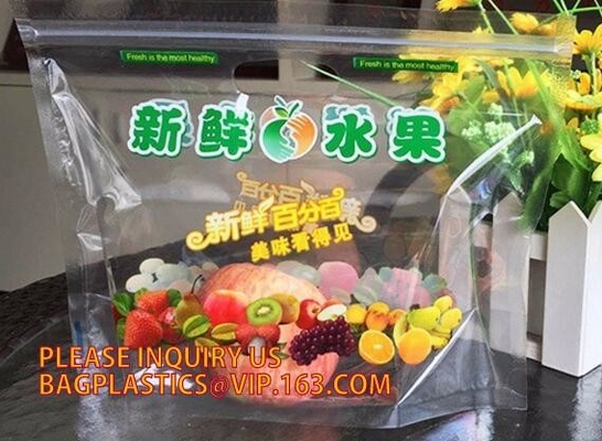 Los bolsos del embalaje de la fruta para las verduras del plátano de las uvas se colocan encima de bolsos plásticos de la comida, se levantan el bolso de la cremallera