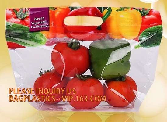 Los bolsos del embalaje de la fruta para las verduras del plátano de las uvas se colocan encima de bolsos plásticos de la comida, se levantan el bolso de la cremallera