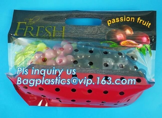 Los bolsos del embalaje de la fruta para las verduras del plátano de las uvas se colocan encima de bolsos plásticos de la comida, se levantan el bolso de la cremallera