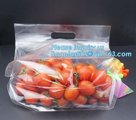 Los bolsos del embalaje de la fruta para las verduras del plátano de las uvas se colocan encima de bolsos plásticos de la comida, se levantan el bolso de la cremallera