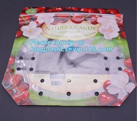 Los bolsos del embalaje de la fruta para las verduras del plátano de las uvas se colocan encima de bolsos plásticos de la comida, se levantan el bolso de la cremallera