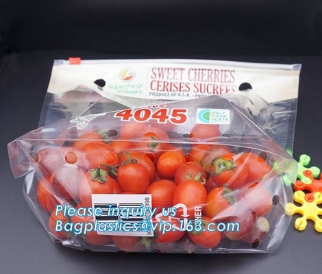 Los bolsos del embalaje de la fruta para las verduras del plátano de las uvas se colocan encima de bolsos plásticos de la comida, se levantan el bolso de la cremallera