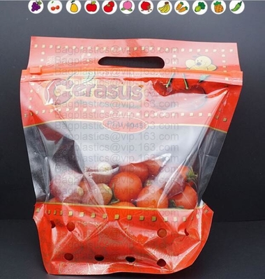 Los bolsos del embalaje de la fruta para las verduras del plátano de las uvas se colocan encima de bolsos plásticos de la comida, se levantan el bolso de la cremallera