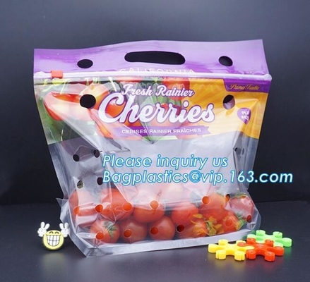 Los bolsos del embalaje de la fruta para las verduras del plátano de las uvas se colocan encima de bolsos plásticos de la comida, se levantan el bolso de la cremallera