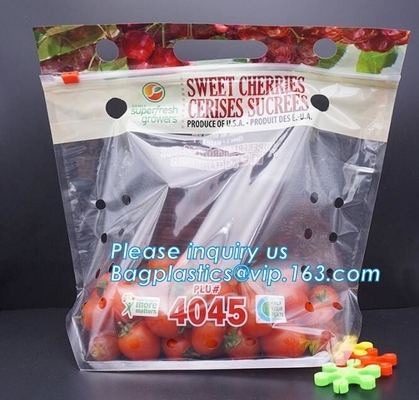 Los bolsos del embalaje de la fruta para las verduras del plátano de las uvas se colocan encima de bolsos plásticos de la comida, se levantan el bolso de la cremallera