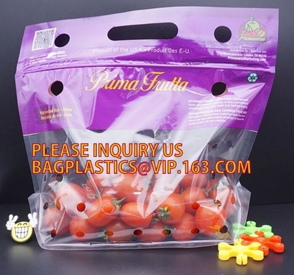 Los bolsos del embalaje de la fruta para las verduras del plátano de las uvas se colocan encima de bolsos plásticos de la comida, se levantan el bolso de la cremallera